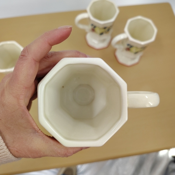 Set of 4 Lovely Avon Sweet Country Harvest Pedestal Mugs - Picture 5 of 11